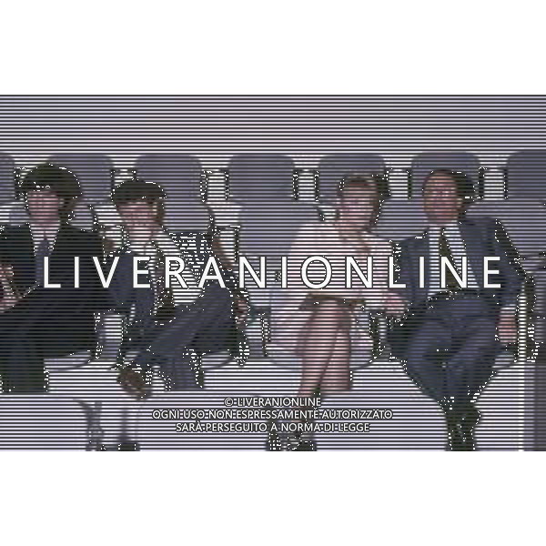 DIAP-RETROSPETTIVA MAURIZIO MOSCA GIORNALISTA NELLA FOTO MAURIZIO MOSCA CON FABIO FAZIO ROBERTA TERMALI E WALTER ZENGA TRASMISSIONE TELEVISIVA “FORZA ITALIA“ NELL\'ANNO 1988 A MILANO AG ALDO LIVERANI SAS