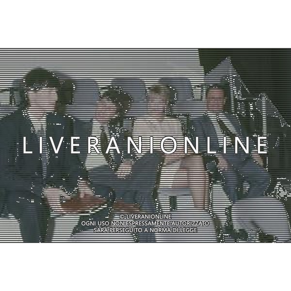 DIAP-RETROSPETTIVA MAURIZIO MOSCA GIORNALISTA NELLA FOTO MAURIZIO MOSCA CON FABIO FAZIO ROBERTA TERMALI E WALTER ZENGA TRASMISSIONE TELEVISIVA “FORZA ITALIA“ NELL\'ANNO 1988 A MILANO AG ALDO LIVERANI SAS