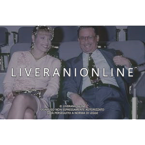 DIAP-RETROSPETTIVA MAURIZIO MOSCA GIORNALISTA NELLA FOTO MAURIZIO MOSCA CON FABIO FAZIO ROBERTA TERMALI E WALTER ZENGA TRASMISSIONE TELEVISIVA “FORZA ITALIA“ NELL\'ANNO 1988 A MILANO AG ALDO LIVERANI SAS