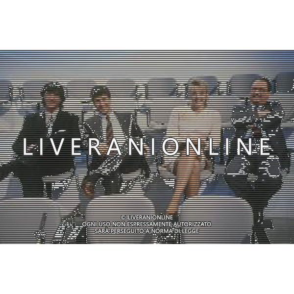 DIAP-RETROSPETTIVA MAURIZIO MOSCA GIORNALISTA NELLA FOTO MAURIZIO MOSCA CON FABIO FAZIO ROBERTA TERMALI E WALTER ZENGA TRASMISSIONE TELEVISIVA “FORZA ITALIA“ NELL\'ANNO 1988 A MILANO AG ALDO LIVERANI SAS