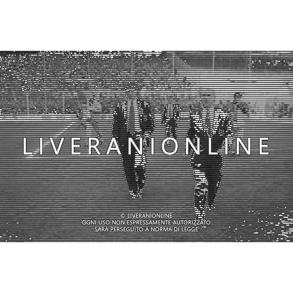 NEG- RETROSPETTIVA GIOVANNI TRAPATTONI ALLENATORE INTER NELLA FOTO GIOVANNI TRAPATTONI NELL’ANNO 1989 ENTRA IN CAMPO AG ALDO LIVERANI SAS