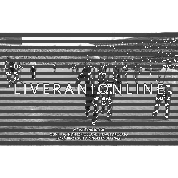 NEG- RETROSPETTIVA GIOVANNI TRAPATTONI ALLENATORE INTER NELLA FOTO GIOVANNI TRAPATTONI NELL’ANNO 1989 ENTRA IN CAMPO AG ALDO LIVERANI SAS