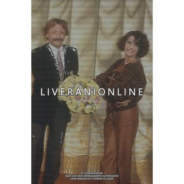 DIAP-RETROSPETTIVA ROBERTA MANFREDI PRESENTATRICE TELEVISIVA E ATTRICE NELLA FOTO ROBERTA MANFREDI CON CLAUDIO SORRENTINO TRASMISSIONE TELEVISIVA “TANDEM “ ANNO 1984 A ROMA FOTO EDGRADO DELLA SCORCIOSA-AG ALDO LIVERANI SAS