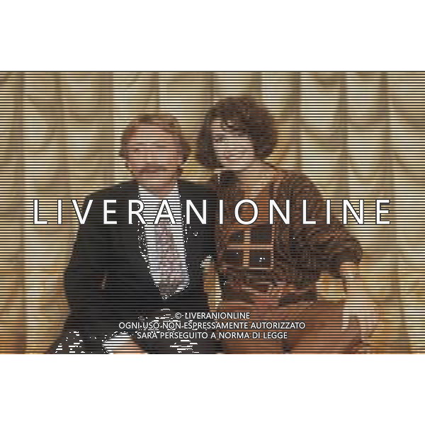DIAP-RETROSPETTIVA ROBERTA MANFREDI PRESENTATRICE TELEVISIVA E ATTRICE NELLA FOTO ROBERTA MANFREDI CON CLAUDIO SORRENTINO TRASMISSIONE TELEVISIVA “TANDEM “ ANNO 1984 A ROMA FOTO EDGRADO DELLA SCORCIOSA-AG ALDO LIVERANI SAS