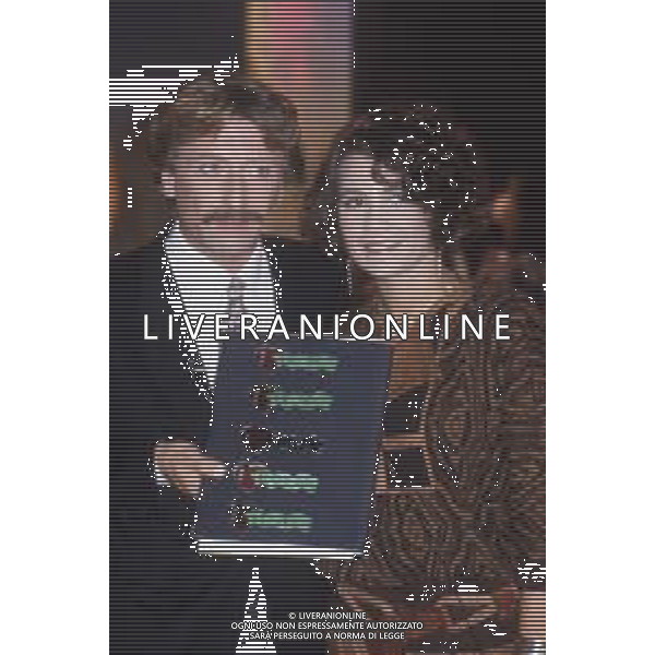 DIAP-RETROSPETTIVA ROBERTA MANFREDI PRESENTATRICE TELEVISIVA E ATTRICE NELLA FOTO ROBERTA MANFREDI CON CLAUDIO SORRENTINO TRASMISSIONE TELEVISIVA “TANDEM “ ANNO 1984 A ROMA FOTO EDGRADO DELLA SCORCIOSA-AG ALDO LIVERANI SAS
