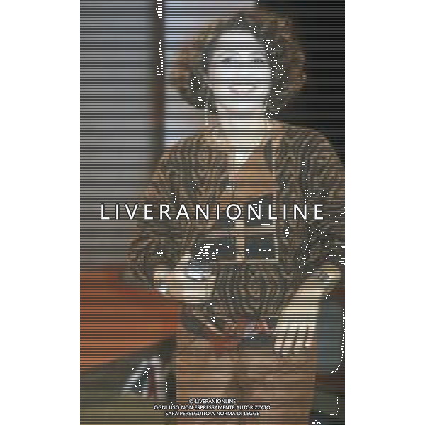 DIAP-RETROSPETTIVA ROBERTA MANFREDI PRESENTATRICE TELEVISIVA E ATTRICE NELLA FOTO ROBERTA MANFREDI CON CLAUDIO SORRENTINO TRASMISSIONE TELEVISIVA “TANDEM “ ANNO 1984 A ROMA FOTO EDGRADO DELLA SCORCIOSA-AG ALDO LIVERANI SAS