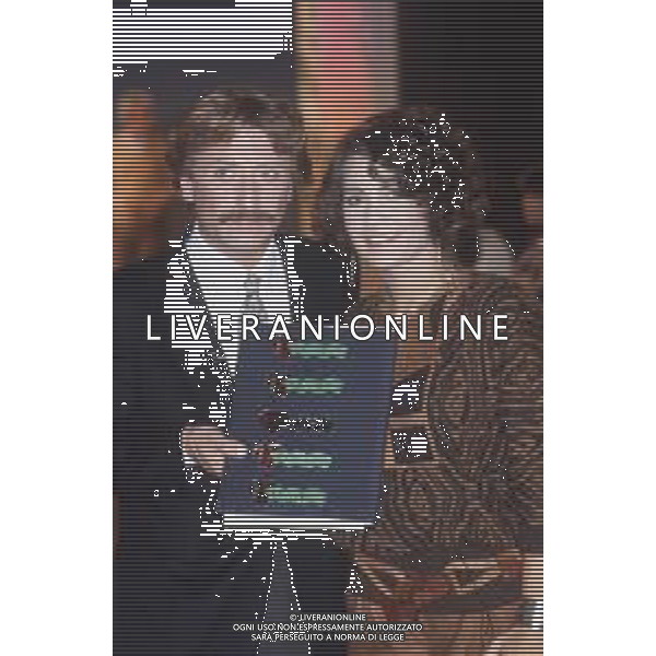 DIAP-RETROSPETTIVA ROBERTA MANFREDI PRESENTATRICE TELEVISIVA E ATTRICE NELLA FOTO ROBERTA MANFREDI CON CLAUDIO SORRENTINO TRASMISSIONE TELEVISIVA “TANDEM “ ANNO 1984 A ROMA FOTO EDGRADO DELLA SCORCIOSA-AG ALDO LIVERANI SAS