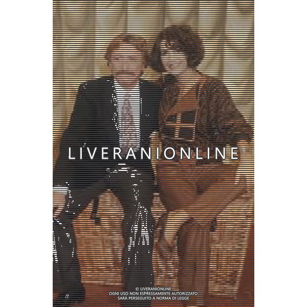 DIAP-RETROSPETTIVA ROBERTA MANFREDI PRESENTATRICE TELEVISIVA E ATTRICE NELLA FOTO ROBERTA MANFREDI CON CLAUDIO SORRENTINO TRASMISSIONE TELEVISIVA “TANDEM “ ANNO 1984 A ROMA FOTO EDGRADO DELLA SCORCIOSA-AG ALDO LIVERANI SAS