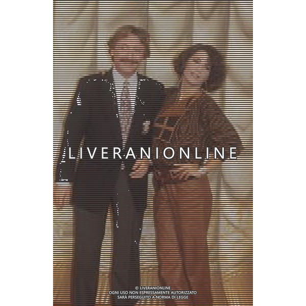 DIAP-RETROSPETTIVA ROBERTA MANFREDI PRESENTATRICE TELEVISIVA E ATTRICE NELLA FOTO ROBERTA MANFREDI CON CLAUDIO SORRENTINO TRASMISSIONE TELEVISIVA “TANDEM “ ANNO 1984 A ROMA FOTO EDGRADO DELLA SCORCIOSA-AG ALDO LIVERANI SAS