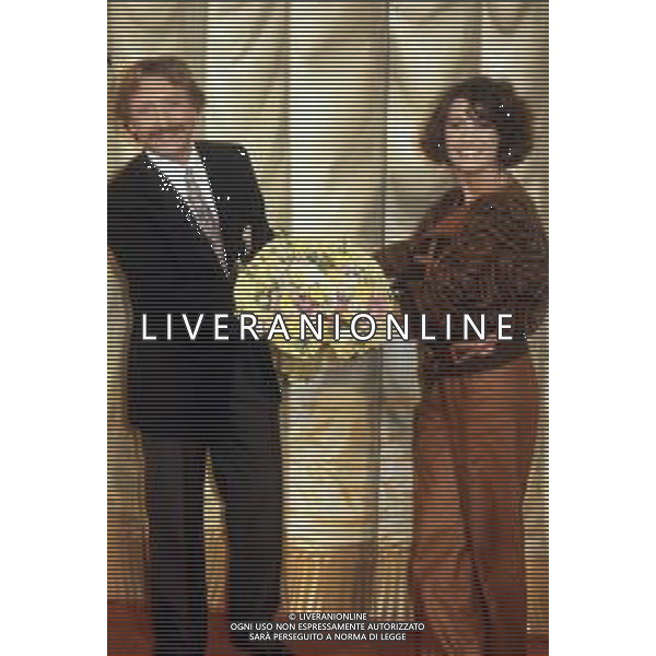 DIAP-RETROSPETTIVA ROBERTA MANFREDI PRESENTATRICE TELEVISIVA E ATTRICE NELLA FOTO ROBERTA MANFREDI CON CLAUDIO SORRENTINO TRASMISSIONE TELEVISIVA “TANDEM “ ANNO 1984 A ROMA FOTO EDGRADO DELLA SCORCIOSA-AG ALDO LIVERANI SAS