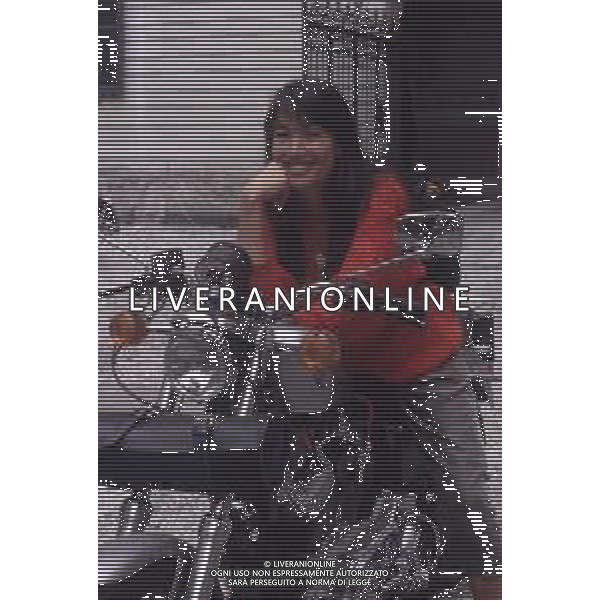 DIAP-RETROSPETTIVA KAY SANDVIK PRESENTATRICE TELEVISIVA E CONDUTTRICE RADIOFONICA NELLA FOTO KAY SANDVIK A MILANO NELL\'ANNO 1991 TRASMISSIONE TELEVISIVA “ PRESSING “ AG ALDO LIVERANI SAS