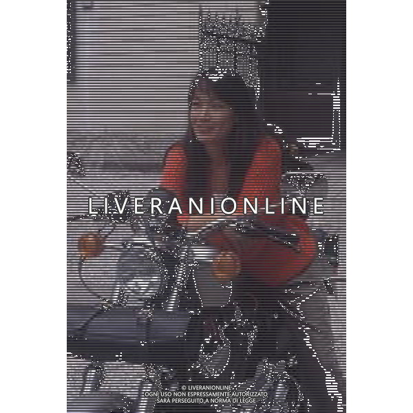 DIAP-RETROSPETTIVA KAY SANDVIK PRESENTATRICE TELEVISIVA E CONDUTTRICE RADIOFONICA NELLA FOTO KAY SANDVIK A MILANO NELL\'ANNO 1991 TRASMISSIONE TELEVISIVA “ PRESSING “ AG ALDO LIVERANI SAS
