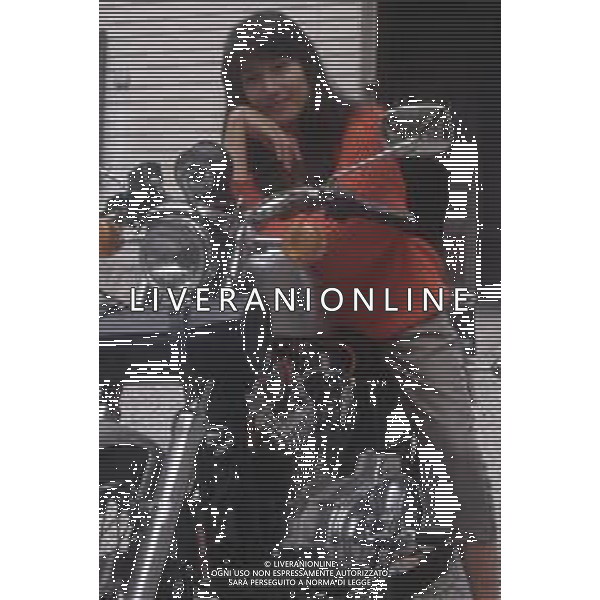 DIAP-RETROSPETTIVA KAY SANDVIK PRESENTATRICE TELEVISIVA E CONDUTTRICE RADIOFONICA NELLA FOTO KAY SANDVIK A MILANO NELL\'ANNO 1991 TRASMISSIONE TELEVISIVA “ PRESSING “ AG ALDO LIVERANI SAS