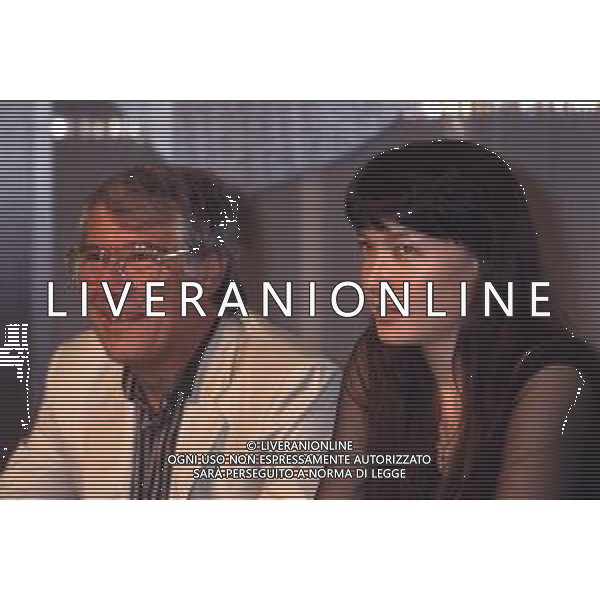 DIAP-RETROSPETTIVA KAY SANDVIK PRESENTATRICE TELEVISIVA E CONDUTTRICE RADIOFONICA NELLA FOTO KAY SANDVIK A MILANO NELL\'ANNO 1991 TRASMISSIONE TELEVISIVA “ PRESSING “ CON OMAR SIVORI AG ALDO LIVERANI SAS