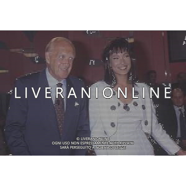 DIAP-RETROSPETTIVA KAY SANDVIK PRESENTATRICE TELEVISIVA E CONDUTTRICE RADIOFONICA NELLA FOTO KAY SANDVIK A MILANO NELL\'ANNO 1991 TRASMISSIONE TELEVISIVA “ PRESSING “ CON RAIMONDO VIIANELLO AG ALDO LIVERANI SAS