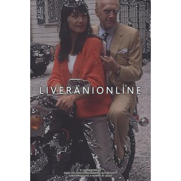 DIAP-RETROSPETTIVA KAY SANDVIK PRESENTATRICE TELEVISIVA E CONDUTTRICE RADIOFONICA NELLA FOTO KAY SANDVIK A MILANO NELL\'ANNO 1991 TRASMISSIONE TELEVISIVA “ PRESSING “ CON RAIMONDO VIIANELLO AG ALDO LIVERANI SAS