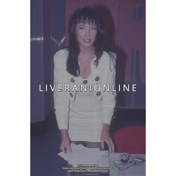 DIAP-RETROSPETTIVA KAY SANDVIK PRESENTATRICE TELEVISIVA E CONDUTTRICE RADIOFONICA NELLA FOTO KAY SANDVIK A MILANO NELL\'ANNO 1991 TRASMISSIONE TELEVISIVA “ PRESSING “ AG ALDO LIVERANI SAS