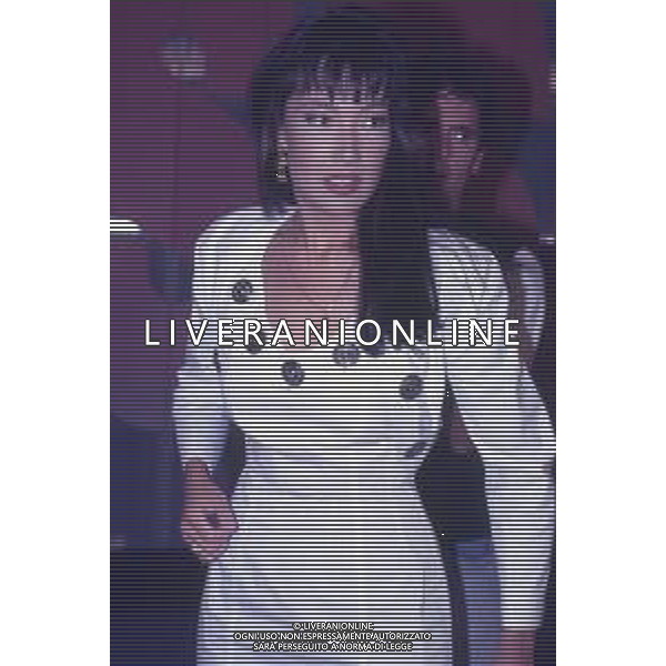 DIAP-RETROSPETTIVA KAY SANDVIK PRESENTATRICE TELEVISIVA E CONDUTTRICE RADIOFONICA NELLA FOTO KAY SANDVIK A MILANO NELL\'ANNO 1991 TRASMISSIONE TELEVISIVA “ PRESSING “ AG ALDO LIVERANI SAS