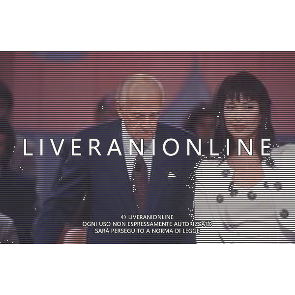 DIAP-RETROSPETTIVA KAY SANDVIK PRESENTATRICE TELEVISIVA E CONDUTTRICE RADIOFONICA NELLA FOTO KAY SANDVIK A MILANO NELL\'ANNO 1991 TRASMISSIONE TELEVISIVA “ PRESSING “ CON RAIMONDO VIIANELLO AG ALDO LIVERANI SAS