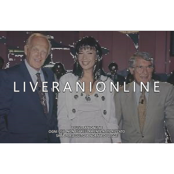 DIAP-RETROSPETTIVA KAY SANDVIK PRESENTATRICE TELEVISIVA E CONDUTTRICE RADIOFONICA NELLA FOTO KAY SANDVIK A MILANO NELL\'ANNO 1991 TRASMISSIONE TELEVISIVA “ PRESSING “ CON OMAR SIVORI E RAIMONDO VIANELLO AG ALDO LIVERANI SAS