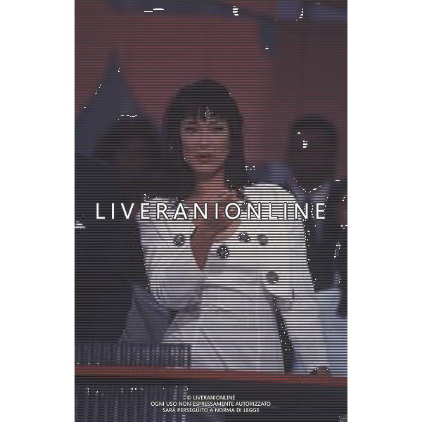 DIAP-RETROSPETTIVA KAY SANDVIK PRESENTATRICE TELEVISIVA E CONDUTTRICE RADIOFONICA NELLA FOTO KAY SANDVIK A MILANO NELL\'ANNO 1991 TRASMISSIONE TELEVISIVA “ PRESSING “ AG ALDO LIVERANI SAS