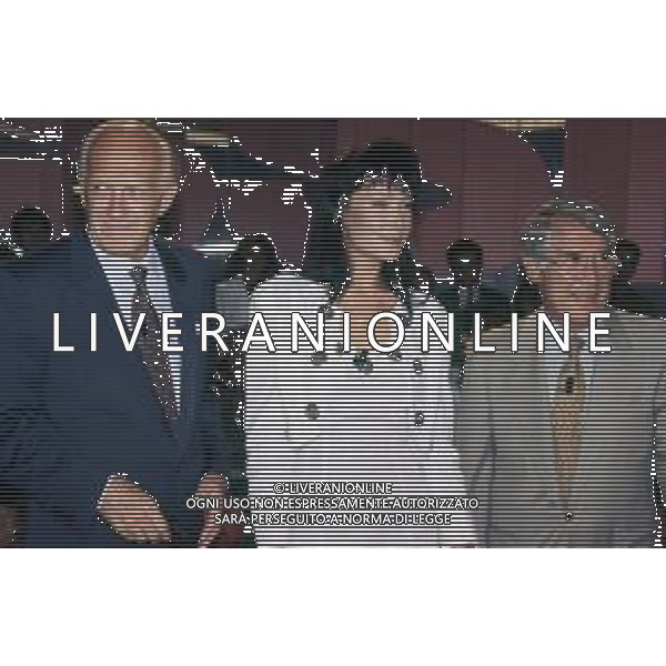 DIAP-RETROSPETTIVA KAY SANDVIK PRESENTATRICE TELEVISIVA E CONDUTTRICE RADIOFONICA NELLA FOTO KAY SANDVIK A MILANO NELL\'ANNO 1991 TRASMISSIONE TELEVISIVA “ PRESSING “ CON RAIMONDO VIANELLO E OMAR SIVORI AG ALDO LIVERANI SAS