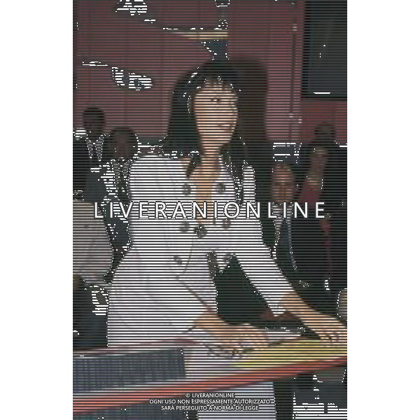 DIAP-RETROSPETTIVA KAY SANDVIK PRESENTATRICE TELEVISIVA E CONDUTTRICE RADIOFONICA NELLA FOTO KAY SANDVIK A MILANO NELL\'ANNO 1991 TRASMISSIONE TELEVISIVA “ PRESSING “ AG ALDO LIVERANI SAS