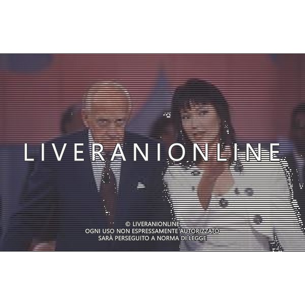 DIAP-RETROSPETTIVA KAY SANDVIK PRESENTATRICE TELEVISIVA E CONDUTTRICE RADIOFONICA NELLA FOTO KAY SANDVIK A MILANO NELL\'ANNO 1991 TRASMISSIONE TELEVISIVA “ PRESSING “ CON RAIMONDO VIIANELLO AG ALDO LIVERANI SAS