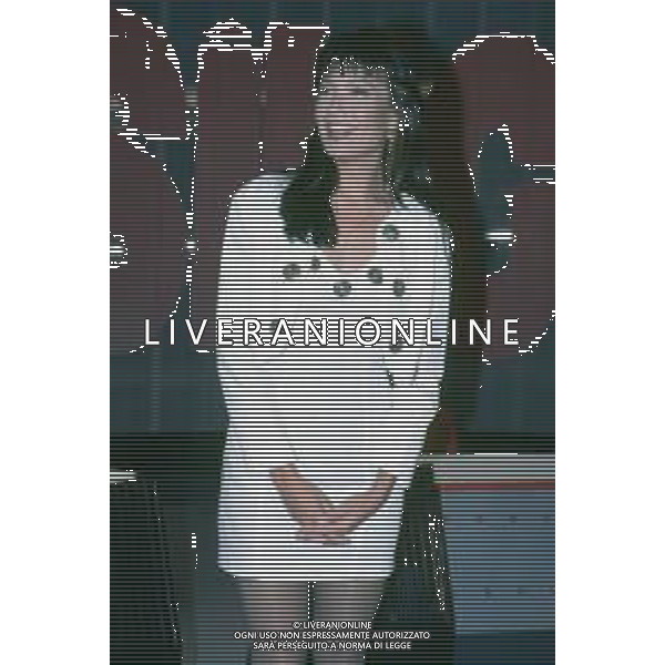 DIAP-RETROSPETTIVA KAY SANDVIK PRESENTATRICE TELEVISIVA E CONDUTTRICE RADIOFONICA NELLA FOTO KAY SANDVIK A MILANO NELL\'ANNO 1991 TRASMISSIONE TELEVISIVA “ PRESSING “ AG ALDO LIVERANI SAS