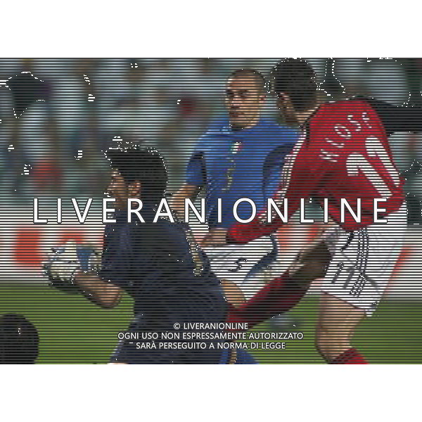 Firenze 01/03/2006 Italia-Germania Amichevole Nella foto: Cannavaro Fabio, Buffon Gianluigi e Klose Miroslav.* Ph Gianni Nucci/Agenzia Aldo Liverani