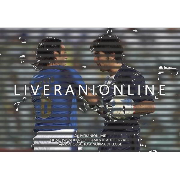 Firenze 01/03/2006 Italia-Germania Amichevole Nella foto: Buffon Gianluigi con nesta Alessandro.* Ph Gianni Nucci/Agenzia Aldo Liverani