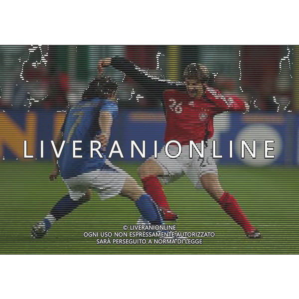 Firenze 01/03/2006 Italia-Germania Amichevole Nella foto: Deisler Sebastian contro Camoranesi mauro german.* Ph Gianni Nucci/Agenzia Aldo Liverani