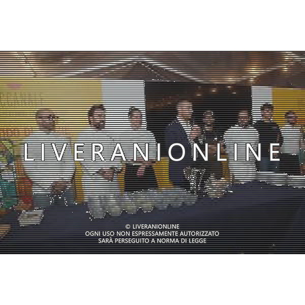 IMOLA 04 11 2025 BACCANALE 2025 "A TAVOLA CON IMOLA-AROMI DI BACCANALE"LA CENA DEI GIOVANI RISTORATORI IMOLESI NELLA FOTO SINDACO MARCO PANIERI CON I RISTORATORI IMOLESI MAX MASCIA SEBASTIANO CARIDI MATTEO CORALLI ©SANNA - AGENZIA ALDO LIVERANI SAS