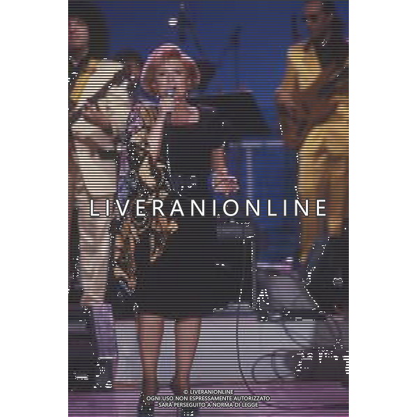 DIAP-RETROSPETTIVA ORIETTA BERTI CANTANTE NELLA FOTO ORIETTA BERTI OSPITE DELLA TRASMISSIONE TELEVISIVA “UNA ROTOJNDA SUL MARE“ NELLA \'ANNO 1989 AG ALDO LIVERANI SAS