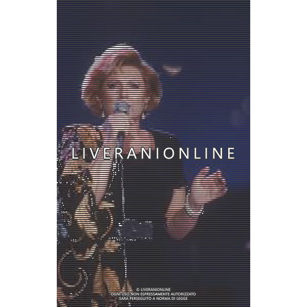 DIAP-RETROSPETTIVA ORIETTA BERTI CANTANTE NELLA FOTO ORIETTA BERTI OSPITE DELLA TRASMISSIONE TELEVISIVA “UNA ROTOJNDA SUL MARE“ NELLA \'ANNO 1989 AG ALDO LIVERANI SAS