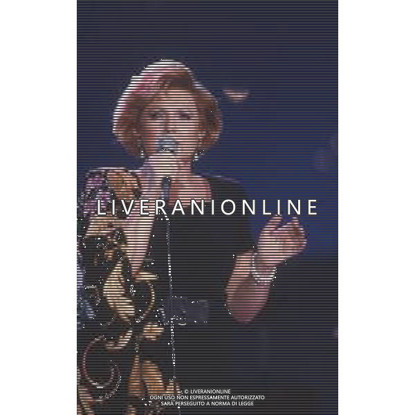 DIAP-RETROSPETTIVA ORIETTA BERTI CANTANTE NELLA FOTO ORIETTA BERTI OSPITE DELLA TRASMISSIONE TELEVISIVA “UNA ROTOJNDA SUL MARE“ NELLA \'ANNO 1989 AG ALDO LIVERANI SAS