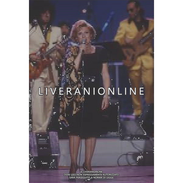 DIAP-RETROSPETTIVA ORIETTA BERTI CANTANTE NELLA FOTO ORIETTA BERTI OSPITE DELLA TRASMISSIONE TELEVISIVA “UNA ROTOJNDA SUL MARE“ NELLA \'ANNO 1989 AG ALDO LIVERANI SAS