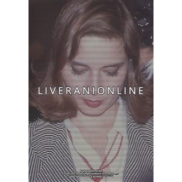 DIAP-RETROSPETTIVA ISABELLA ROSSELLINI ATTRICE NELLA FOTO ISABELLA ROSSELLINI A MILANO ALLA PRESENTAZIONE DEL NUOVO PROFOFUMO DELLA LANCOME “ TRESOR“ NELL\'ANNO 1991 AG ALDO LIVERANI SAS