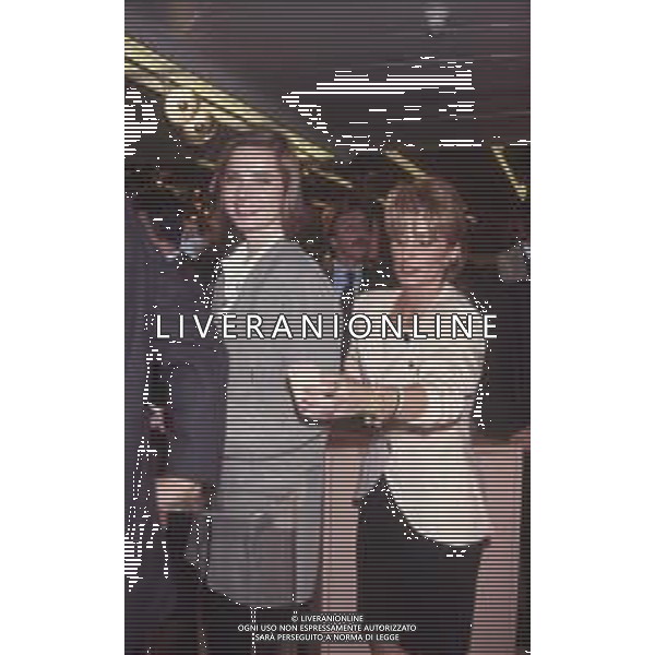 DIAP-RETROSPETTIVA ISABELLA ROSSELLINI ATTRICE NELLA FOTO ISABELLA ROSSELLINI A MILANO ALLA PRESENTAZIONE DEL NUOVO PROFOFUMO DELLA LANCOME “ TRESOR“ NELL\'ANNO 1991 AG ALDO LIVERANI SAS