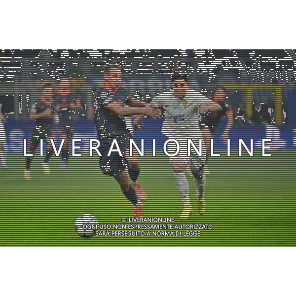 Inter vs Kairat Almaty nella foto Davide Frattesi (Inter) e Dastan Satpayev (Kairat Almaty) Milano 05-11-2025 Stadio Giuseppe Meazza - San Siro Inter vs Kairat Almaty UEFA Champions League fase a girone unico - 4a giornata foto Roberto Garavaglia/Agenzia Aldo Liverani sas