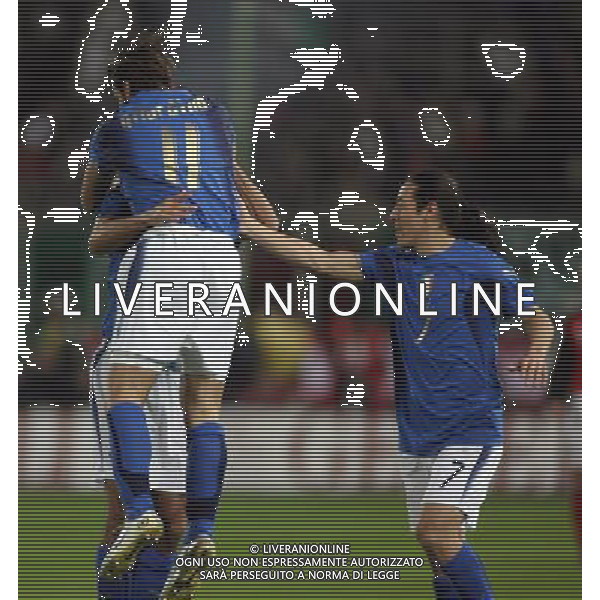 Firenze 01/03/2006 Italia-Germania Amichevole Nella foto: Gioia Gilardino Alberto dopo il gol del 1-0.* Ph Gianni Nucci/Agenzia Aldo Liverani