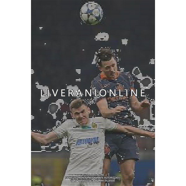 Inter vs Kairat Almaty nella foto Alexandr Mrynskiy (Kairat Almaty) e Piotr Zielinski (Inter) Milano 05-11-2025 Stadio Giuseppe Meazza - San Siro Inter vs Kairat Almaty UEFA Champions League fase a girone unico - 4a giornata foto Roberto Garavaglia/Agenzia Aldo Liverani sas