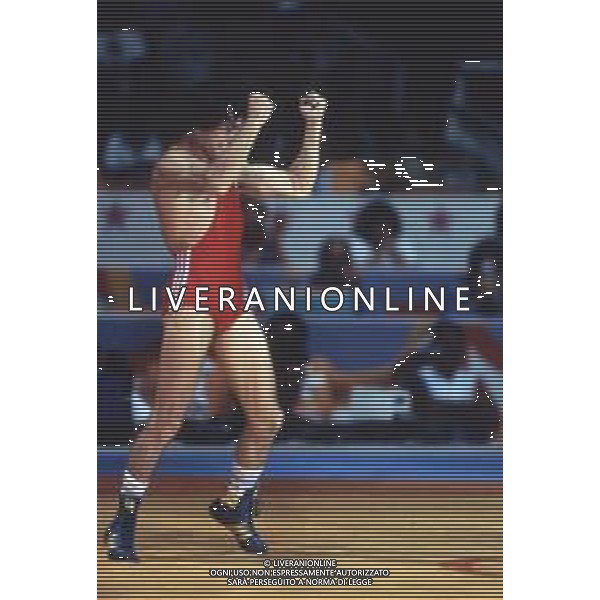 DIAP-RETROSPETTIVA VINCENZO MAENZA LOTTATORE NELLA FOTO VINCENZO MAENZA PARTECIPA ALLE OLIMPIADI DI LOS ANGELES 1984 ARCHIVIO DFP-AG ALDO LIVERANI SAS