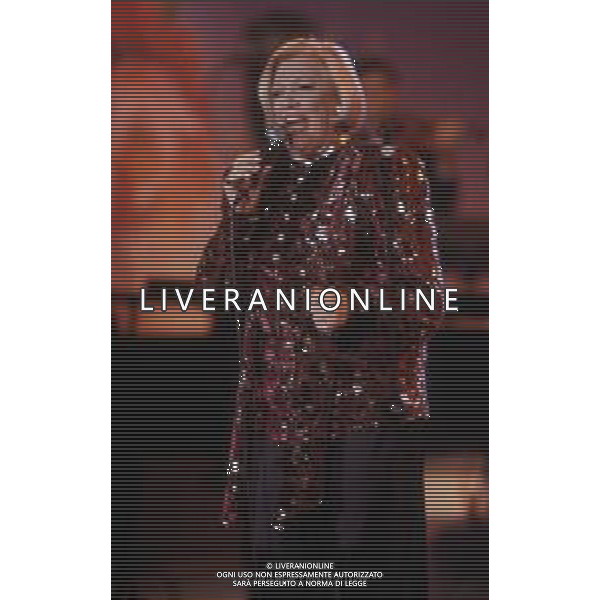 DIAP-RETROSPETTIVA CARLA BONI CANTANTE NELLA FOTO CARLA BONI CON GINO LATILLA ALLA TRASMISSIONE TELEVISIVA “C\'ERA UNA VOLTA IL FESTIVAL “ NELL\'ANNO 1990 AG ALDO LIVERANI SAS