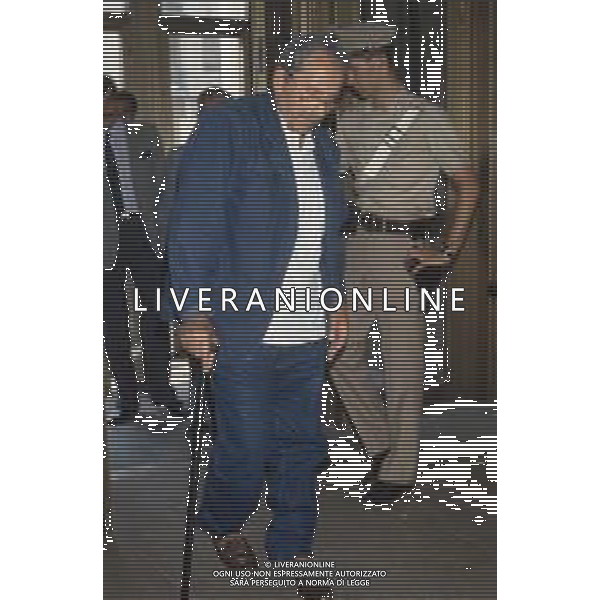 DIAP-RETROSPETTIVA DOMENIICO MODUGNO CANTANTE NELLA FOT DOMENICO MODUGNOO CON LA MOGLIE FRANCA GANDOLFI IN TRIBENALE A MILANO NELL\'ANNO 1986 AG ALDO LIVERANI SAS