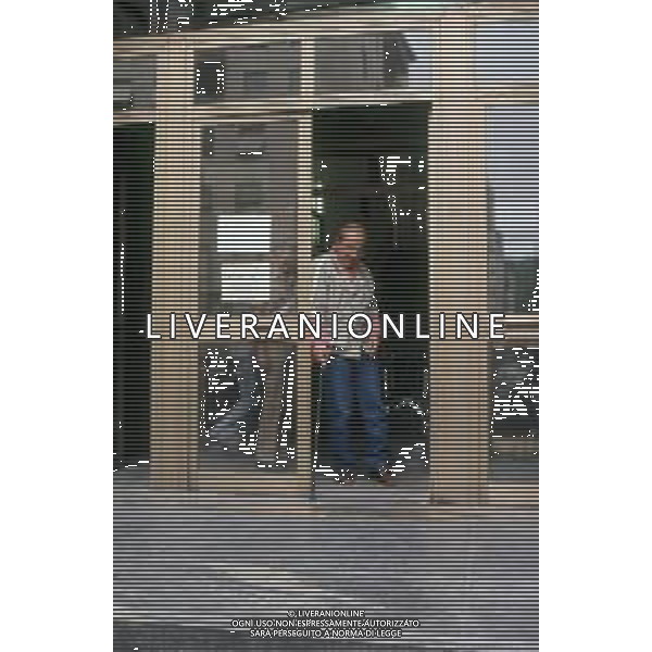 DIAP-RETROSPETTIVA DOMENIICO MODUGNO CANTANTE NELLA FOT DOMENICO MODUGNOO CON LA MOGLIE FRANCA GANDOLFI IN TRIBENALE A MILANO NELL\'ANNO 1986 AG ALDO LIVERANI SAS