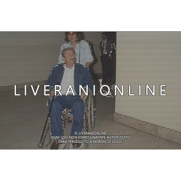 DIAP-RETROSPETTIVA DOMENIICO MODUGNO CANTANTE NELLA FOT DOMENICO MODUGNOO CON LA MOGLIE FRANCA GANDOLFI IN TRIBENALE A MILANO NELL\'ANNO 1986 AG ALDO LIVERANI SAS