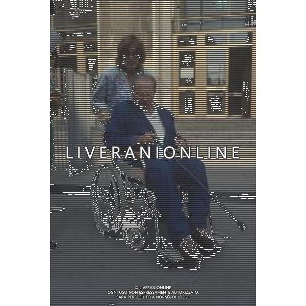 DIAP-RETROSPETTIVA DOMENIICO MODUGNO CANTANTE NELLA FOT DOMENICO MODUGNOO CON LA MOGLIE FRANCA GANDOLFI IN TRIBENALE A MILANO NELL\'ANNO 1986 AG ALDO LIVERANI SAS