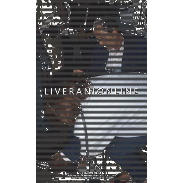 DIAP-RETROSPETTIVA DOMENIICO MODUGNO CANTANTE NELLA FOT DOMENICO MODUGNOO CON LA MOGLIE FRANCA GANDOLFI IN TRIBENALE A MILANO NELL\'ANNO 1986 AG ALDO LIVERANI SAS