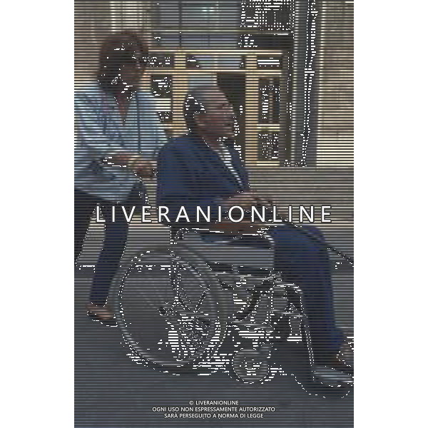 DIAP-RETROSPETTIVA DOMENIICO MODUGNO CANTANTE NELLA FOT DOMENICO MODUGNOO CON LA MOGLIE FRANCA GANDOLFI IN TRIBENALE A MILANO NELL\'ANNO 1986 AG ALDO LIVERANI SAS